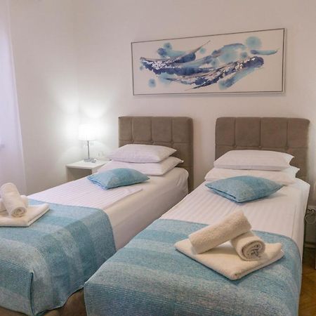 Apartment Jadran Malinska Buitenkant foto