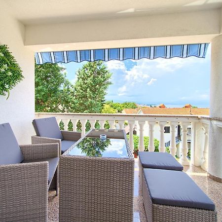 Apartment Jadran Malinska Buitenkant foto