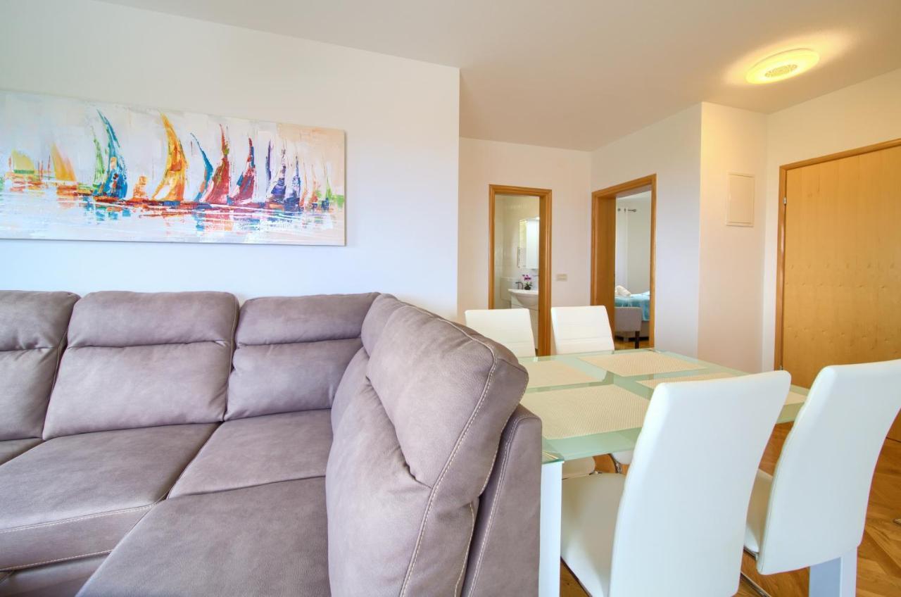 Apartment Jadran Malinska Buitenkant foto