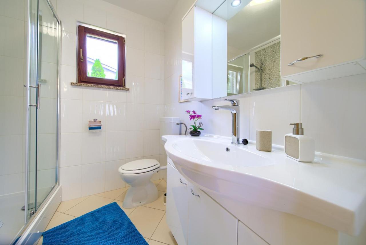 Apartment Jadran Malinska Buitenkant foto