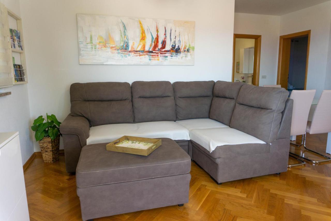 Apartment Jadran Malinska Buitenkant foto