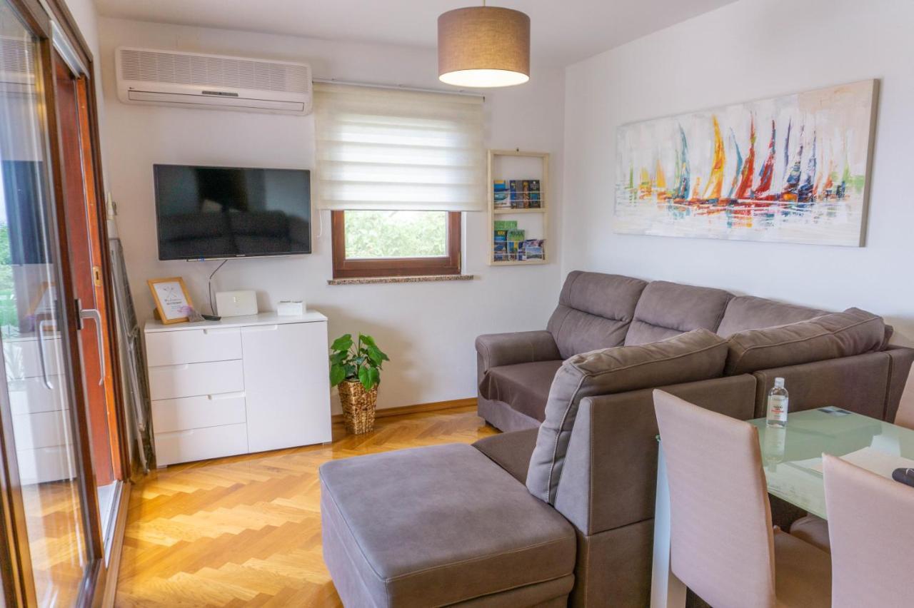 Apartment Jadran Malinska Buitenkant foto
