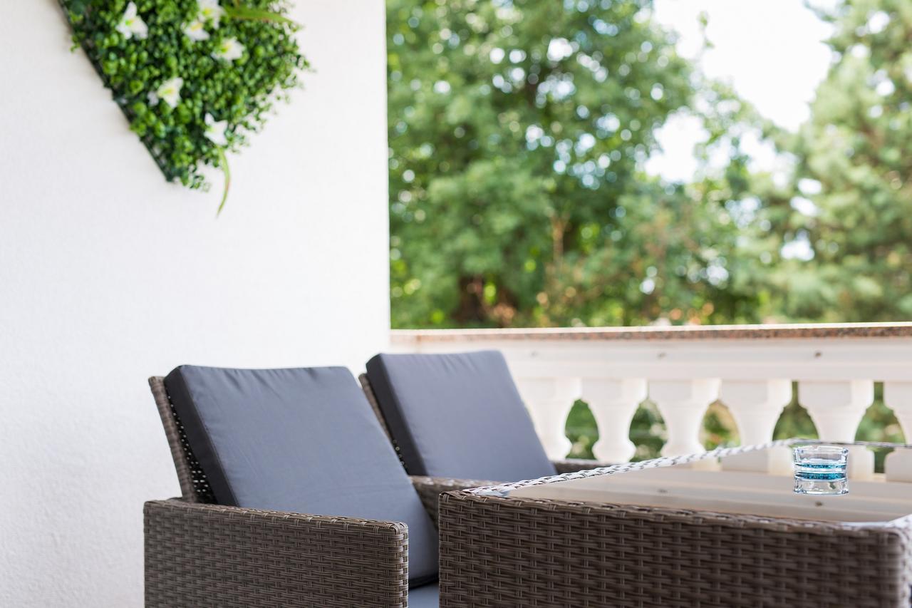 Apartment Jadran Malinska Buitenkant foto