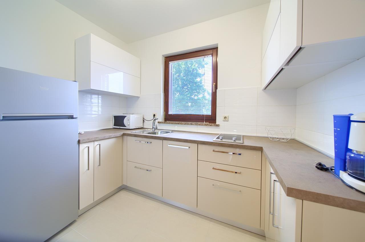 Apartment Jadran Malinska Buitenkant foto